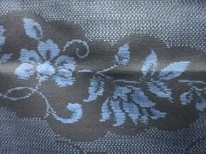 アンティーク　逆雲取りに唐花模様織出し本場泥大島紬着物